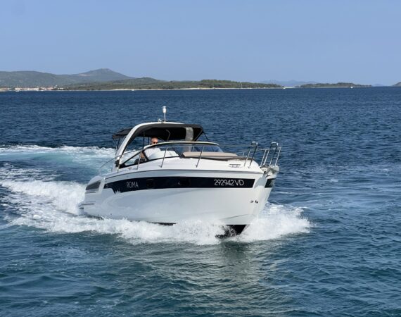 Bavaria S29 Palma – fuel-efficient motorboat with twin engines, perfect for beginners and day trips, available for rent with skipper training