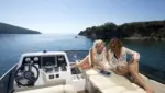 Bavaria Virtess 420 Fly flybridge seating area